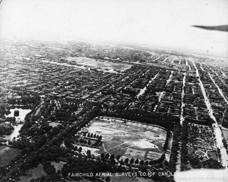Vue aérienne du parc La Fontaine vers 1930 VdeM