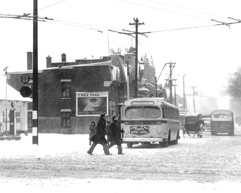 1949 Trolleybus, rue Rachel, coin Du-Parc-Lafontaine, Archives de la Société de Transport de Montréal, 3-949-006 - Copie