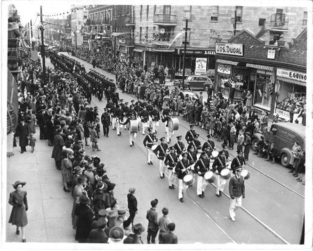 Avenue Mont-Royal parade_festival commerce 1941 SDAMR